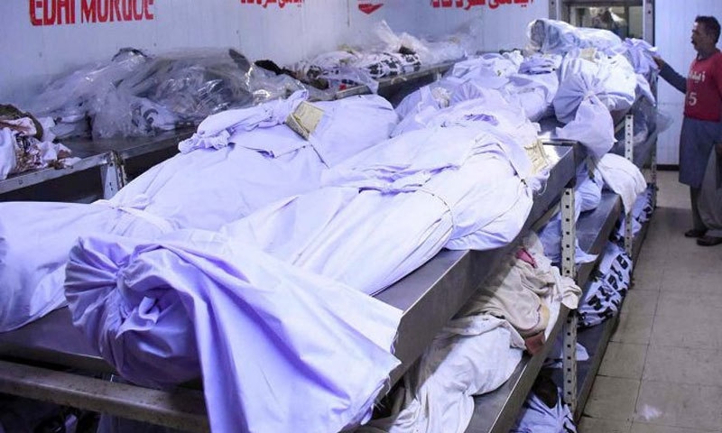 کراچی طیارہ حادثہ: بغیر شناخت لاش ورثا کو دیے جانے کا انکشاف