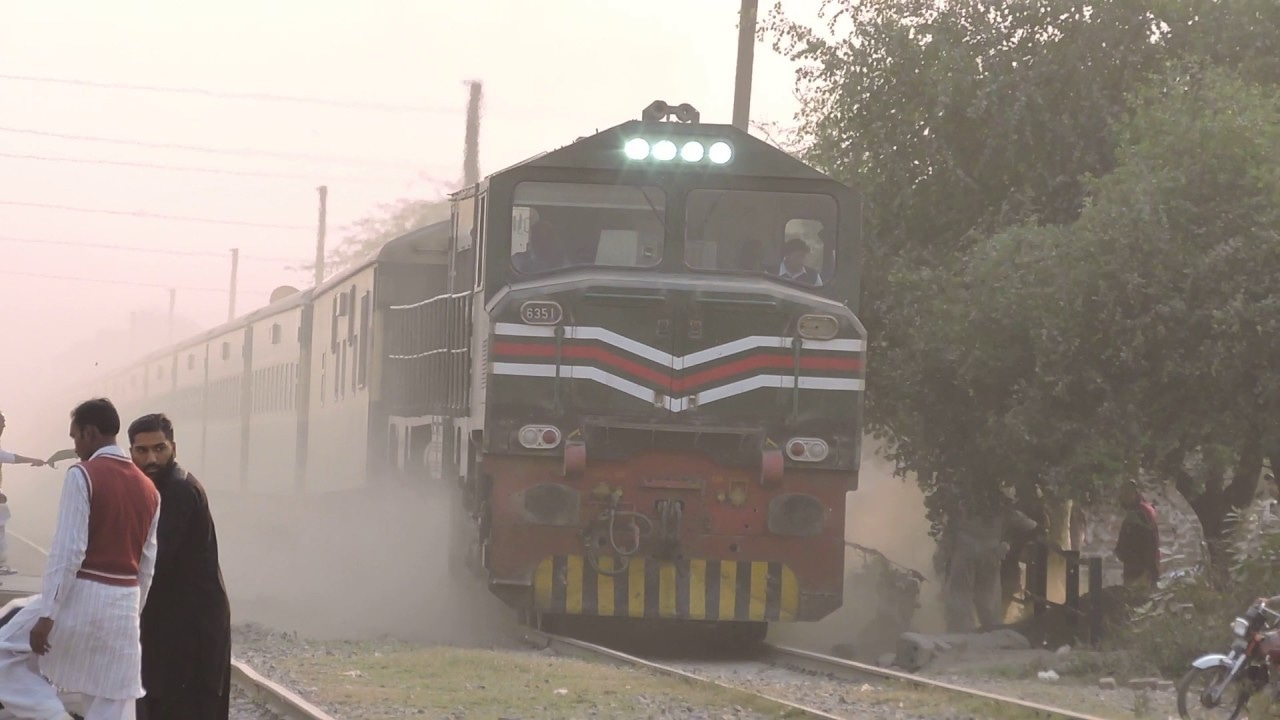 خیرپورمیں پھاٹک کراس کرتے ہوئے 3نوجوان ٹرین کی زد میں آگئے