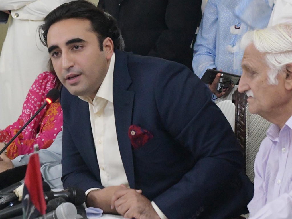 'عمران خان عوام کی جیبوں پر ڈاکا ڈال کرمعیشت کوسہارا نہیں دے سکتے'