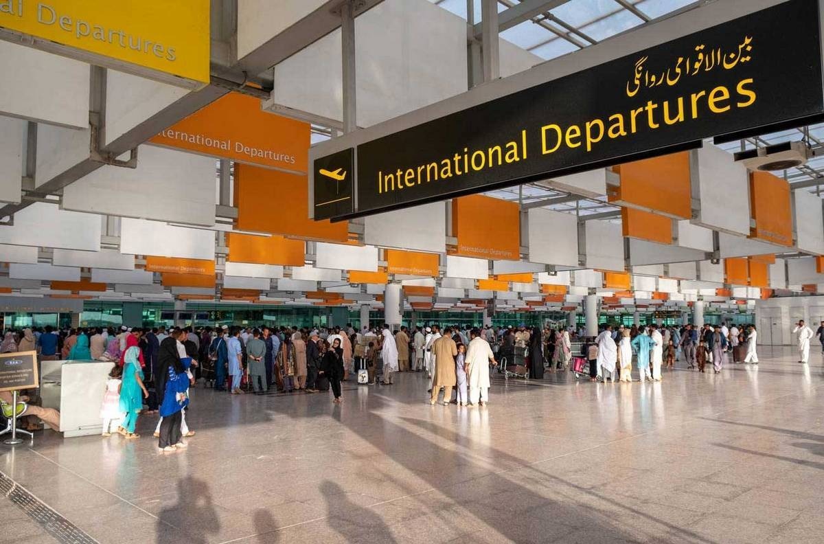 کورونا کے پیش نظر ملکی ایئرپورٹس پرمسافروں کے پروٹوکول پرپابندی