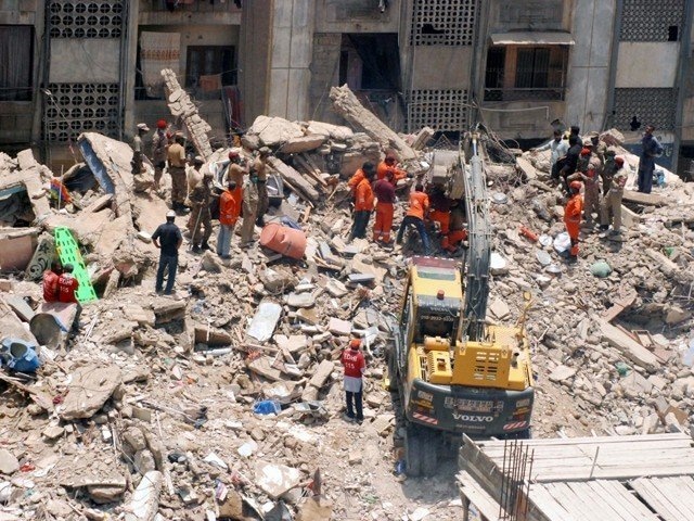 کراچی میں 5مزلہ عمارت زمین بوس، کوئی جانی نقصان نہیں ہوا