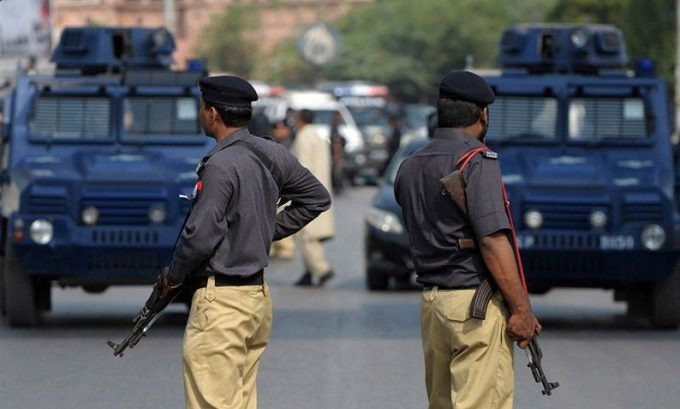 کراچی میں پولیس اہلکار پر فائرنگ کے واقعے کا مقدمہ درج