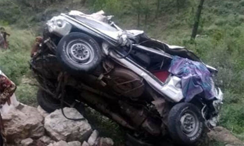 آزاد کشمیر میں گاڑی کھائی میں گرنے سے 4افراد جاں بحق،5زخمی