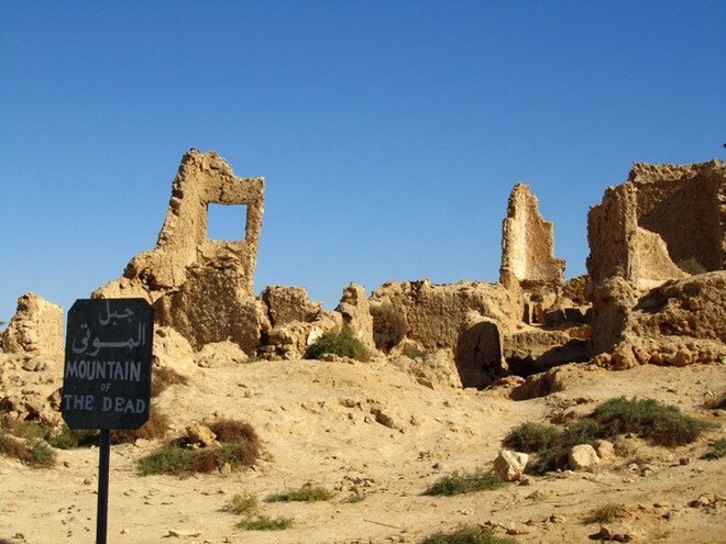 سیوہ نخلستان میں "جبل الموتی" کیا ہے؟