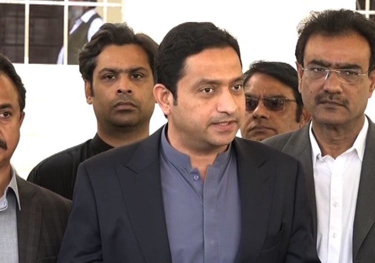 خرم شیرزمان کاپی پی وزراءکو چوڑیاں پہننے اور ڈوپٹے اوڑھنے کامشورہ