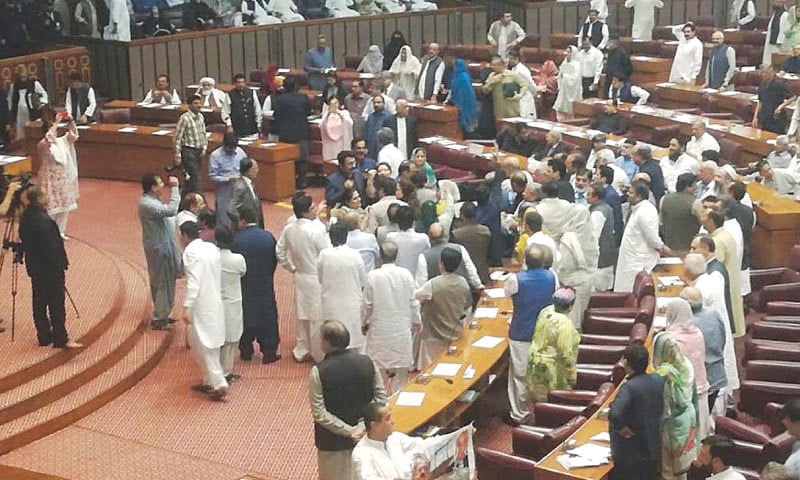 قومی اسمبلی کے اجلاس کے دوران شور شرابا