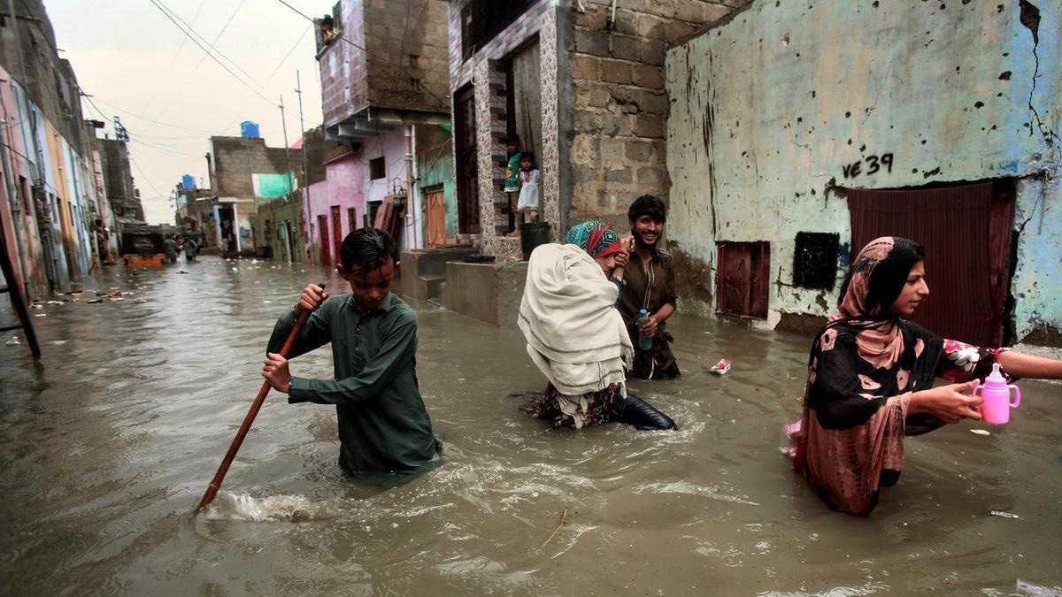 کراچی میں بارش : تین دن میں10 افراد جان کی بازی ہارگئے