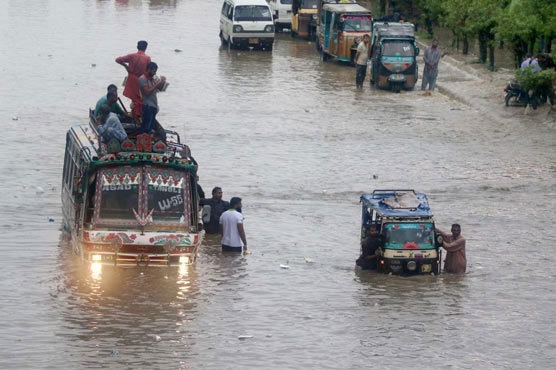 کراچی : موسلا دھار بارش وقفے وقفے سے جاری