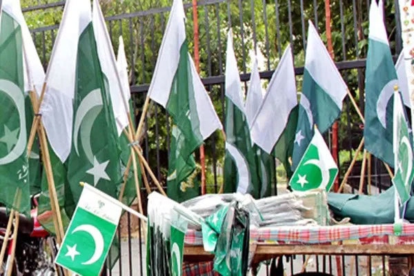 لاہور: جشن آزادی کی تیاریاں، گھر سجانا شروع کردیئے