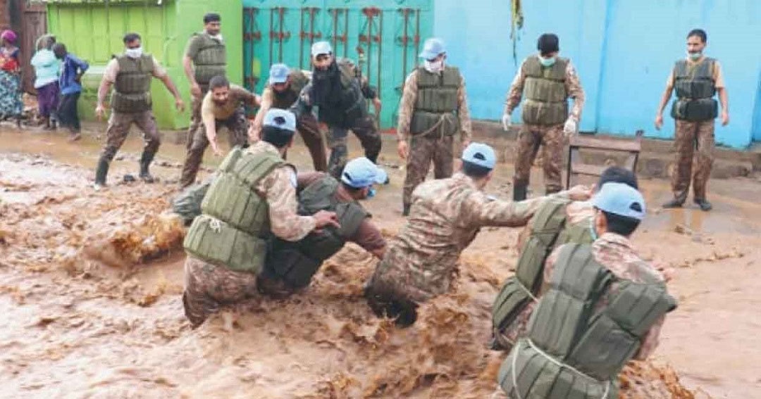 دادو بارش سے متاثر ،پاک فوج کی ٹیمیں پہنچ گئیں
