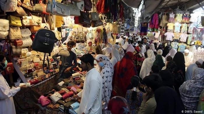 پاکستان میں ساڑھے 4 ماہ بعد لاک ڈاؤن ختم، تمام کاروبارکھل گیا