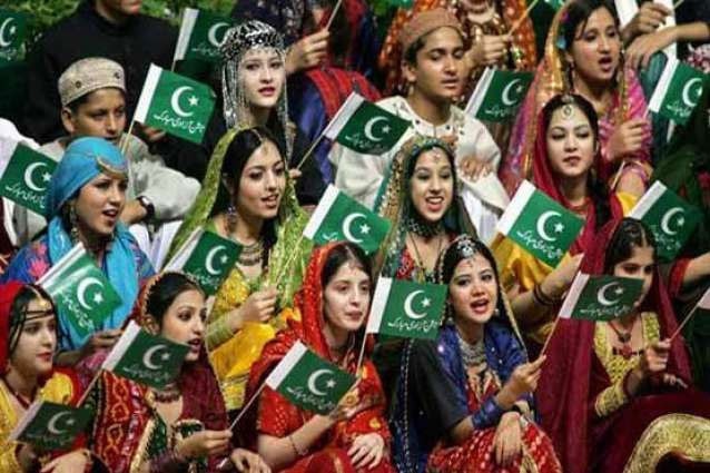 یوم آزادی پر کاروباری اداروں میں پرچم کشائی