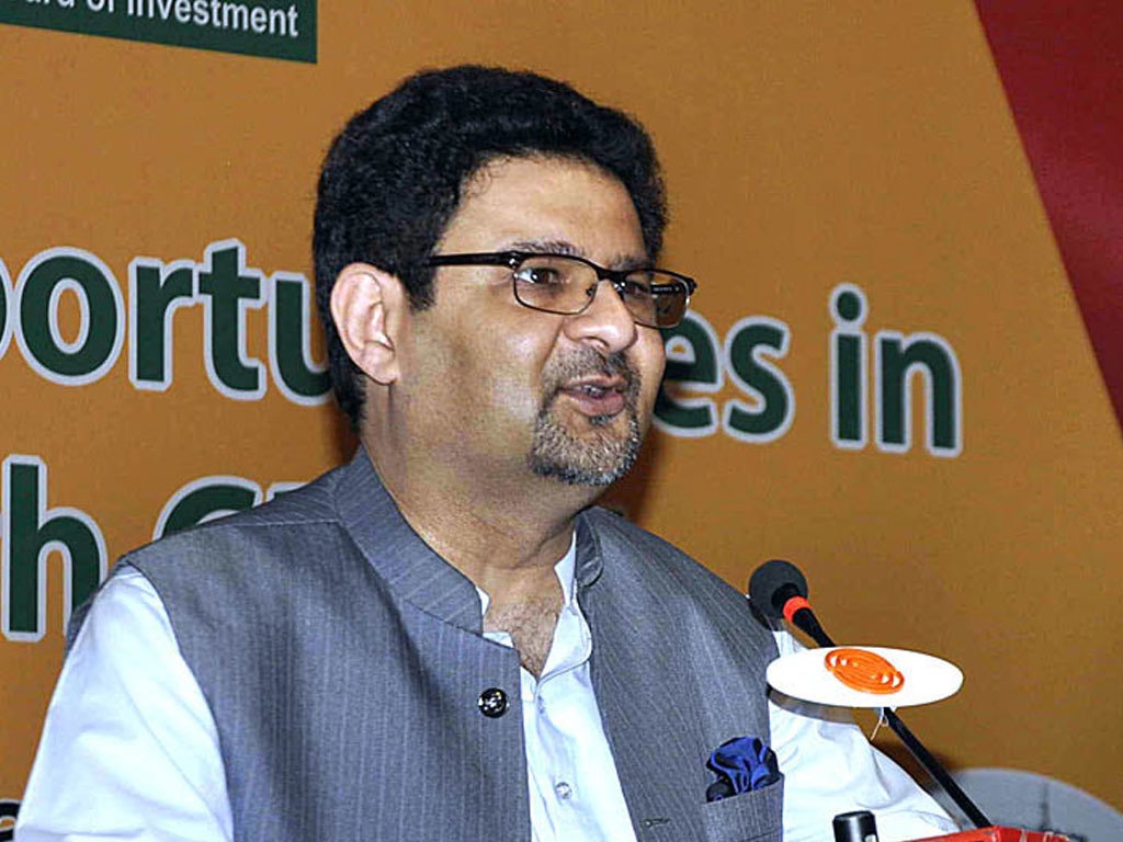 کارکردگی پر وزراء کو منہ چھپانا چاہیئے، مفتاح اسماعیل