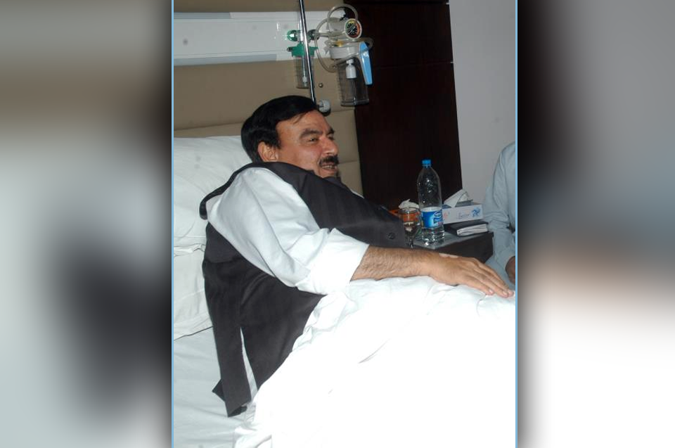 شیخ رشید تشویش ناک طبی مسئلے کا شکار ہوگئے