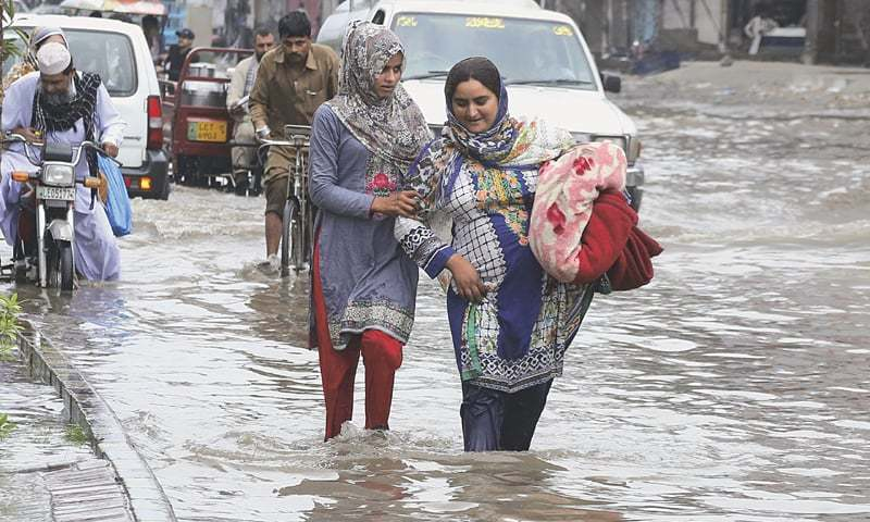 سندھ:بارش، لاڑکانہ، عمرکوٹ،سانگھڑ بھی متاثر، کئی علاقے زیرآب