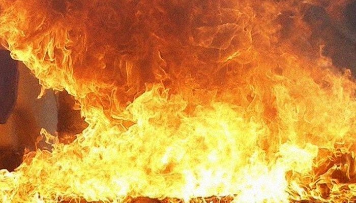مسلم لیگ ن کے رہنما امیر مقام کی رہائش گاہ پر آتشزدگی