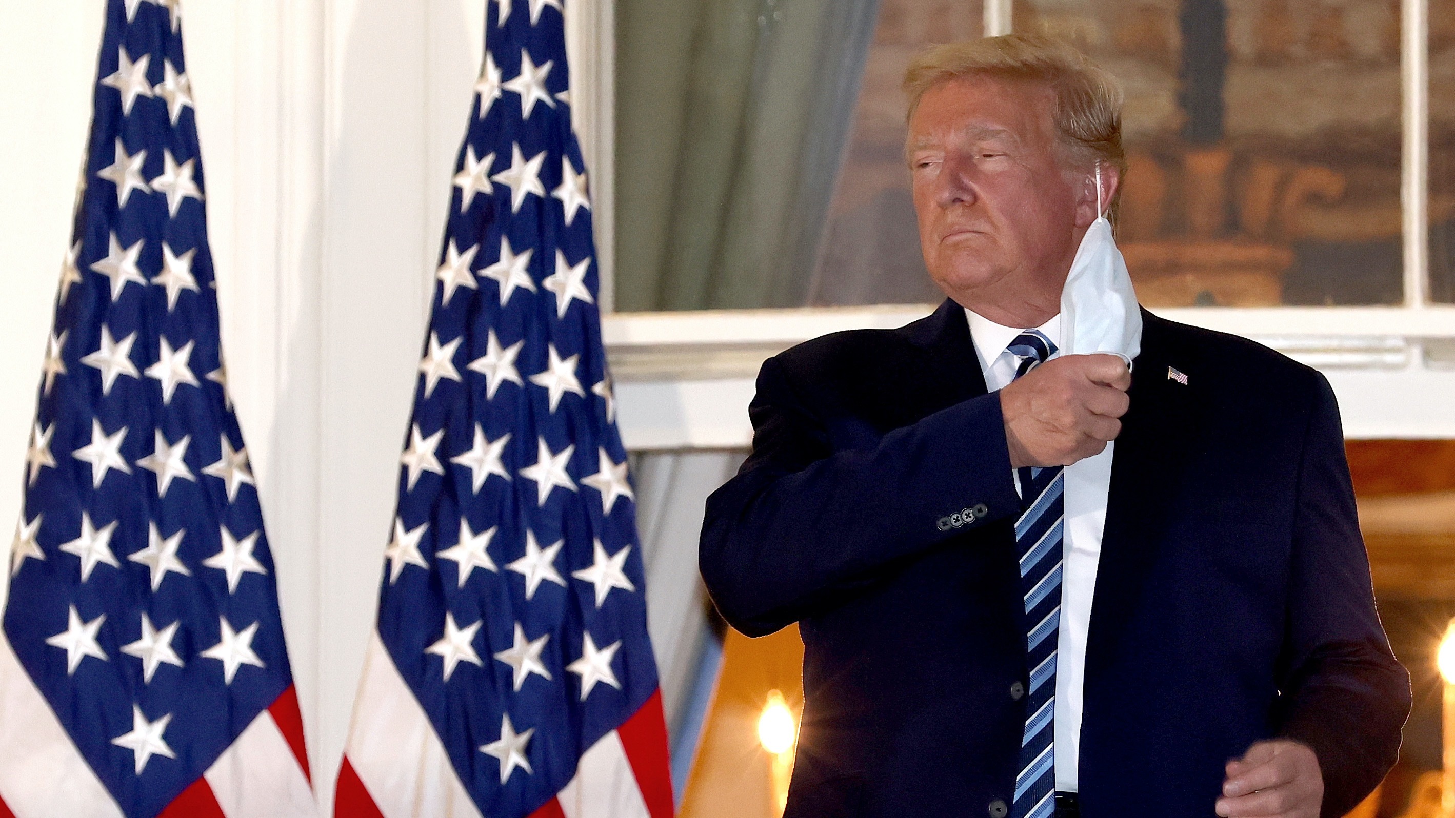 Trump removes mask, returns to White House despite having Coronavirus