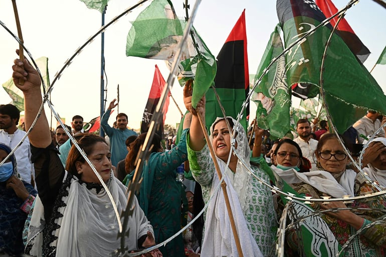 COVID-19 restrictions: PDM activists storm into sealed Qila Qasim Bagh