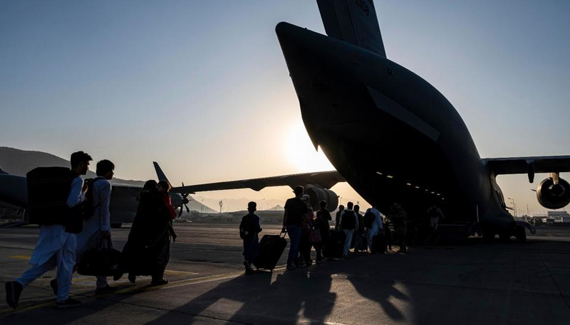 افغانستان : چوبیس گھنٹے میں انیس ہزار افراد کا انخلا