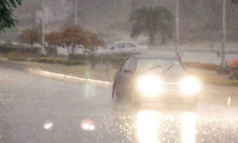 اسلام آباد: موسلادھاربارش، ٹریفک بند، برساتی نالوں کا بہاؤ تیز