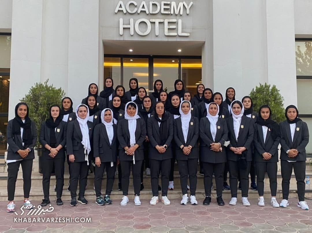 ایران: خواتین فٹ بالروں کے لیے تیار کردہ نئے یونیفارم پر تنازعہ