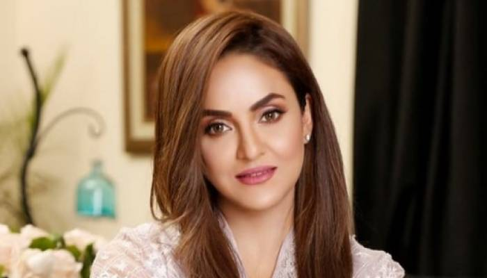 اداکارہ نادیہ خان  کو لوٹ لیا گیا