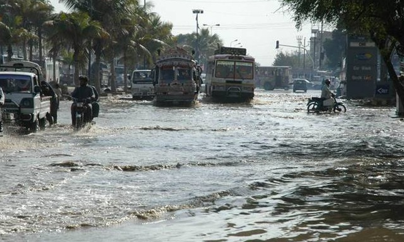کراچی میں بارش سے پانی جمع،صورتحال خراب