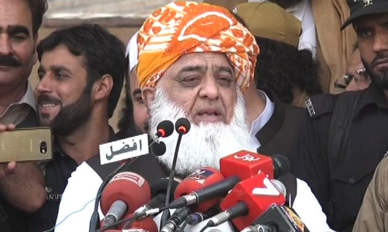 'عمران خان لیڈر نہیں کٹھ پتلی ہیں'