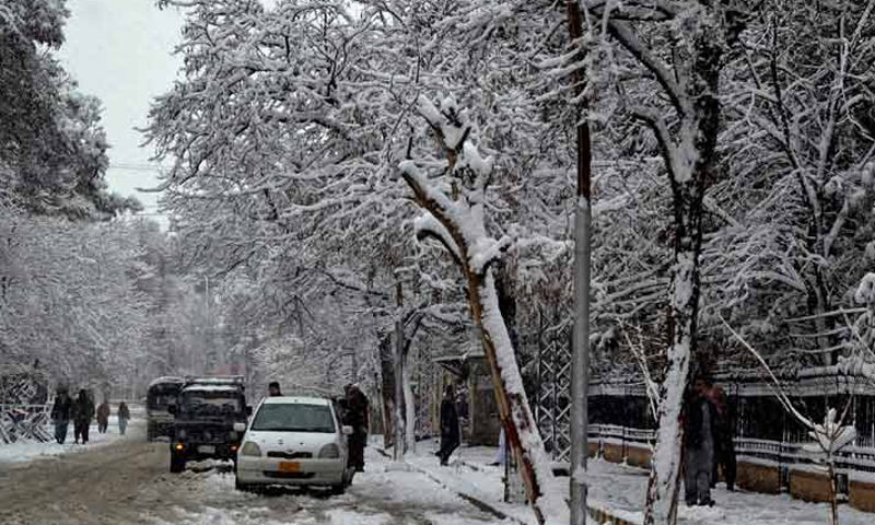 ملک کے بالائی علاقوں میں برفباری سے سردی