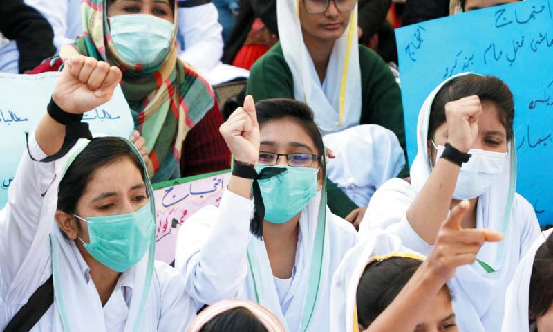 ینگ نرسز کے احتجاج کو سترہ روز  ہوگئے
