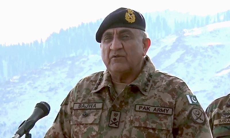 آرمی چیف جنرل قمر باجوہ کا ایل او سی پر اگلے مورچوں کا دورہ،تیاریوں پر بریفنگ