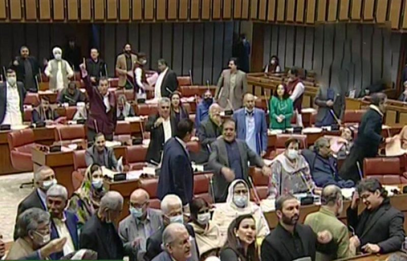 سینیٹ: منی بل 2021 پیش،اپوزیشن کا احتجاج