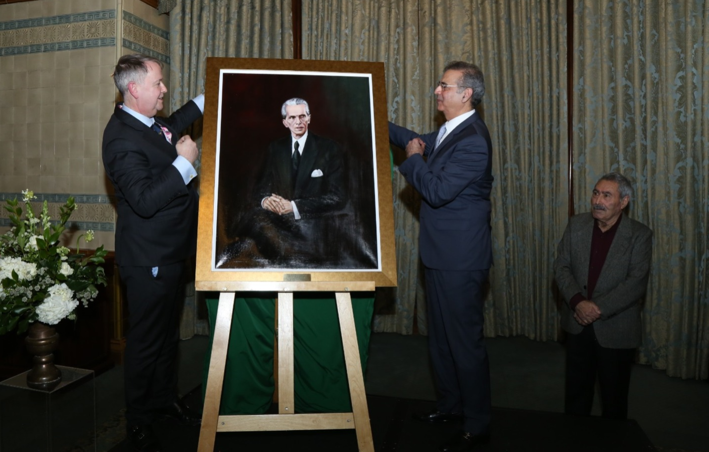 Inauguration of the portrait of Mohammad Ali Jinnah at the National Liberal Club. Source: Twitter/ Pakistan High Commission London