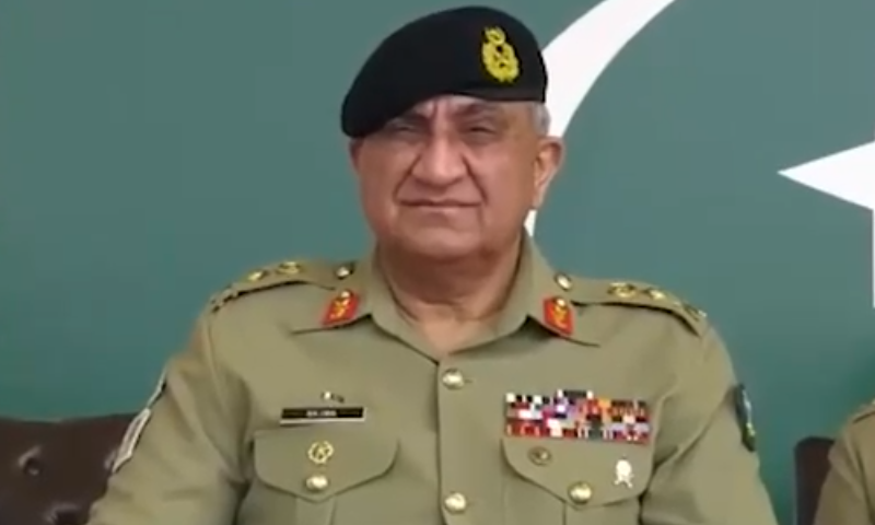 Chief of Army Staff General Qamar Javed Bajwa expressed satisfaction on induction of SH-15 Artillery Guns in Corps of Artillery during a visit to Lahore on Tuesday. Screengrab via Twitter/@appcsocialmedia