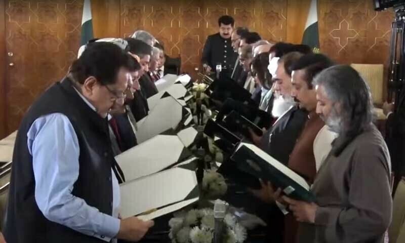 Senate Chairman Sadiq Sanjrani administered the oath of office to the cabinet members at the President’s House. Screengrab via YouTube/PTV News