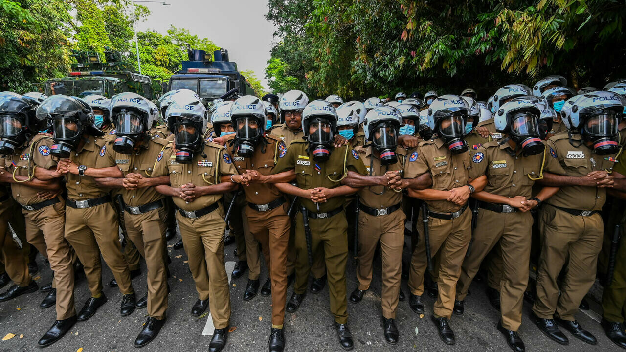 Police fired tear gas on students attempting to storm Sri Lanka’s parliament. AFP photo Police fired tear gas on students attempting to storm Sri Lanka’s parliament. AFP photo