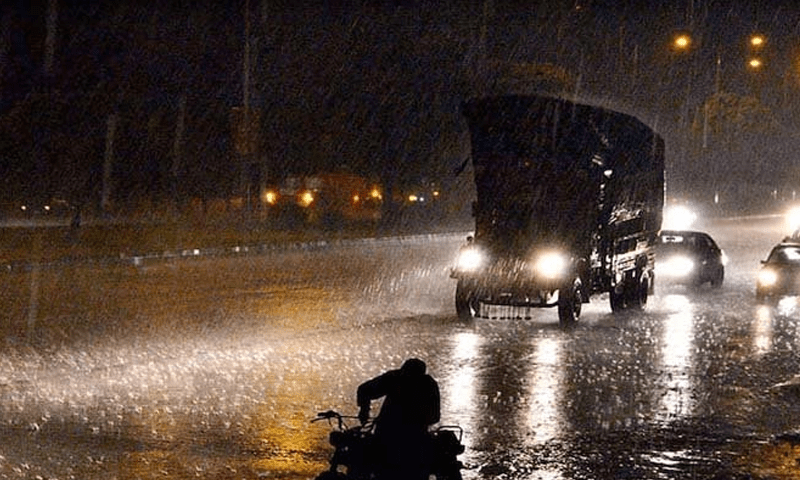 کراچی کے مختلف علاقوں میں ہلکی اور تیز بارش، بجلی کی فراہمی معطل