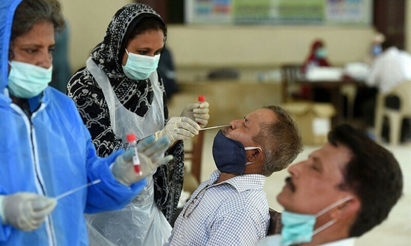 کراچی میں کورونا کیسز میں اضافہ: وفاقی حکومت نے ٹیسٹنگ بڑھانے کا فیصلہ کرلیا