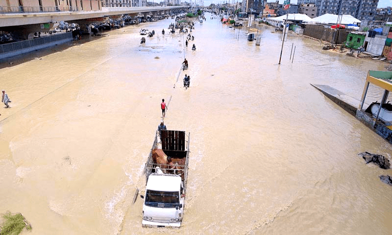 کراچی موسلادھار بارش: بیشترعلاقے بجلی سے محروم، نظام زندگی شدید متاثر