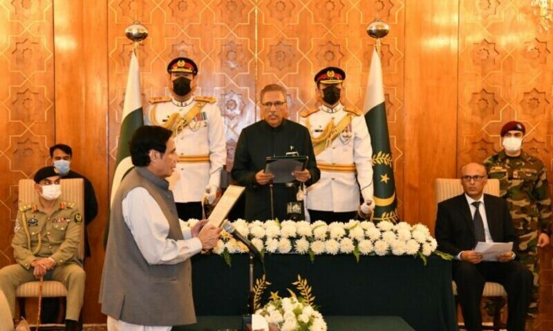 چوہدری پرویز الٰہی نے وزیر اعلیٰ پنجاب کا حلف اُٹھا لیا