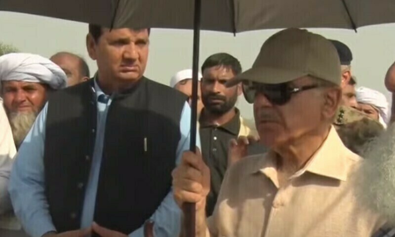 PM Shehbaz during Tank visit. Photo: Screengrab