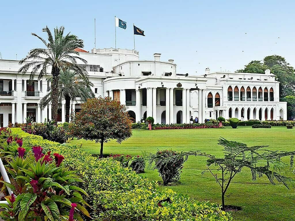 Punjab governor swears in 21-member cabinet