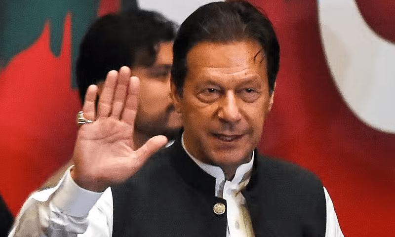 این اے 31 ضمنی انتخاب: عمران خان نے کاغذاتِ نامزدگی جمع کرادئیے