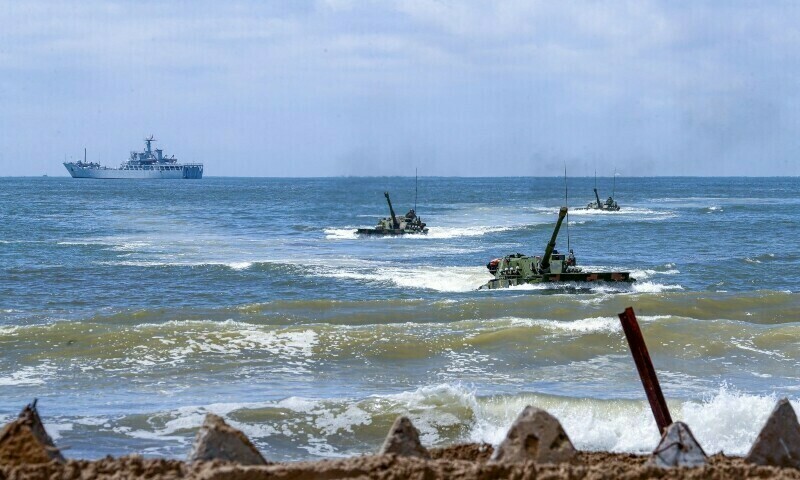 Amphibious armoured vehicles under Chinese People&rsquo;s Liberation Army Eastern Theatre Command take part in an assault wave formation training exercise in Zhangzhou, Fujian province, China, August 14. Photo: Reuters