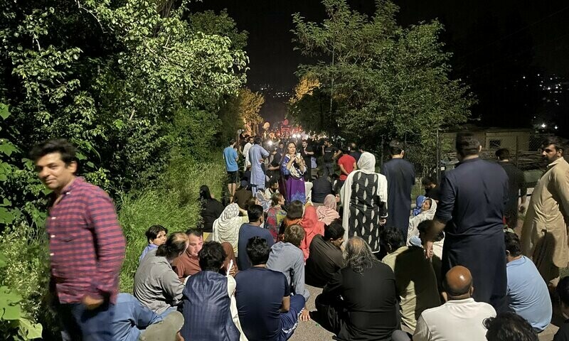 Headlines 8am: Imran expected to get arrested, polio drive, electricity tariff may go up