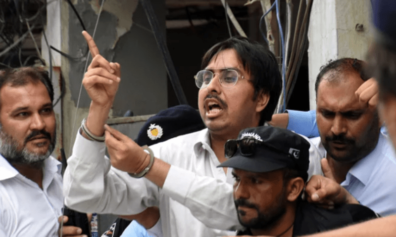 عدالتی حکم پر شہباز گل کو اڈیالہ جیل سے رہا کردیا گیا