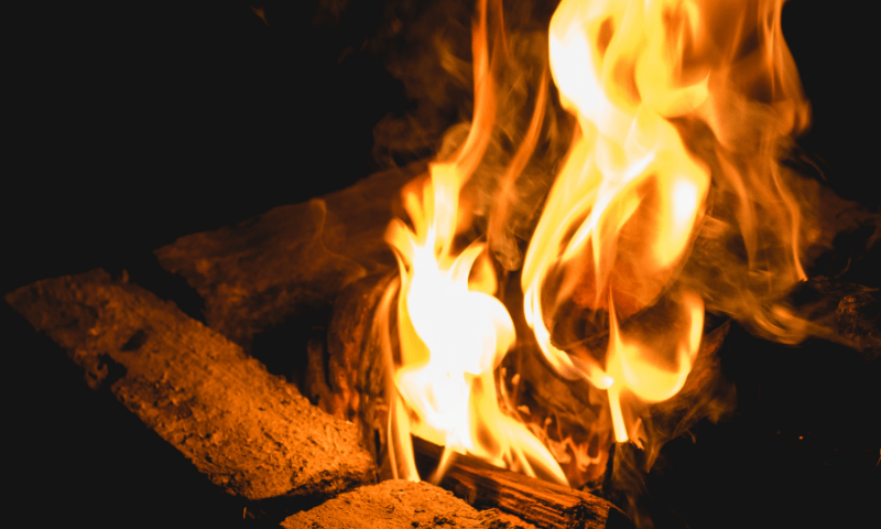 کورنگی کریک کے قریب فیکٹری میں آتشزدگی