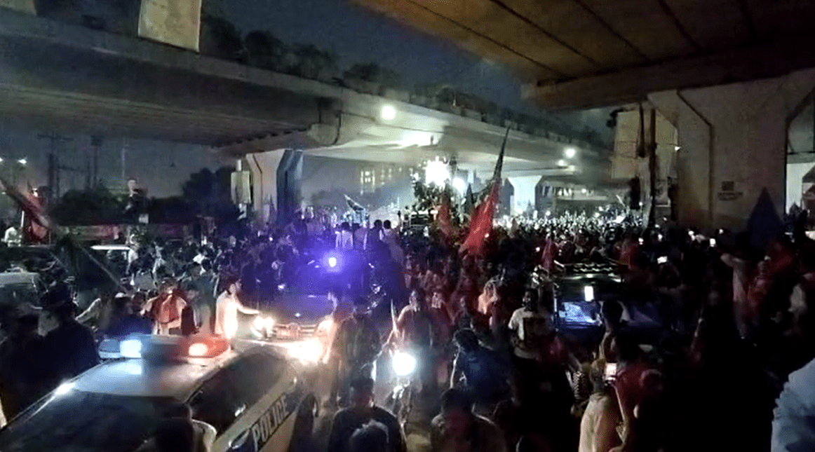 لانگ مارچ، دو گھنٹے میں دو کلومیٹر کا سفر