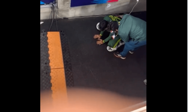 زمبابوے سے شکست نے شاداب کو رُلادیا، ویڈیو وائرل