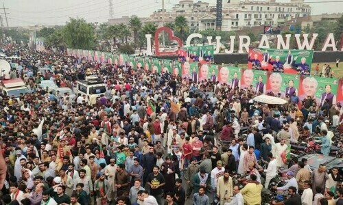 PTI workers gathered at Gujranwala Super Asia Chowk for the ‘Azadi March’ on November 2, 2022. Photo via Facebook/Imran Khan